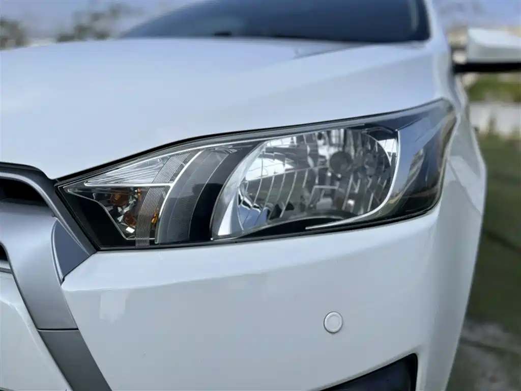 Toyota Yaris L 2015 — фото 13