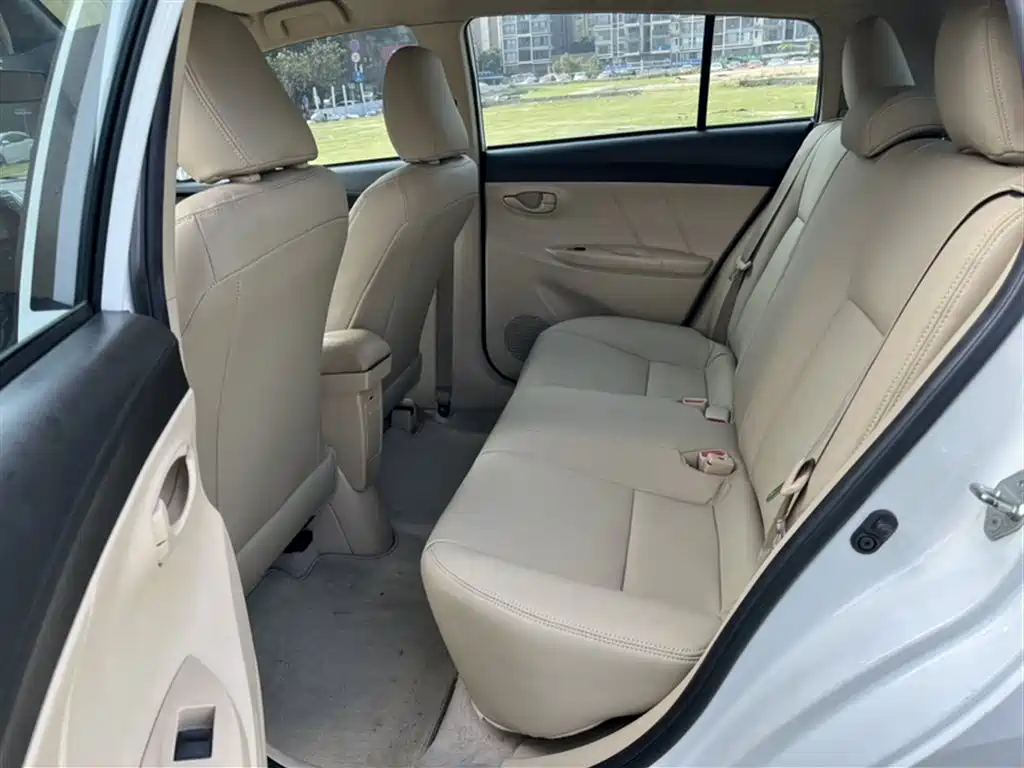 Toyota Yaris L 2015 — фото 21