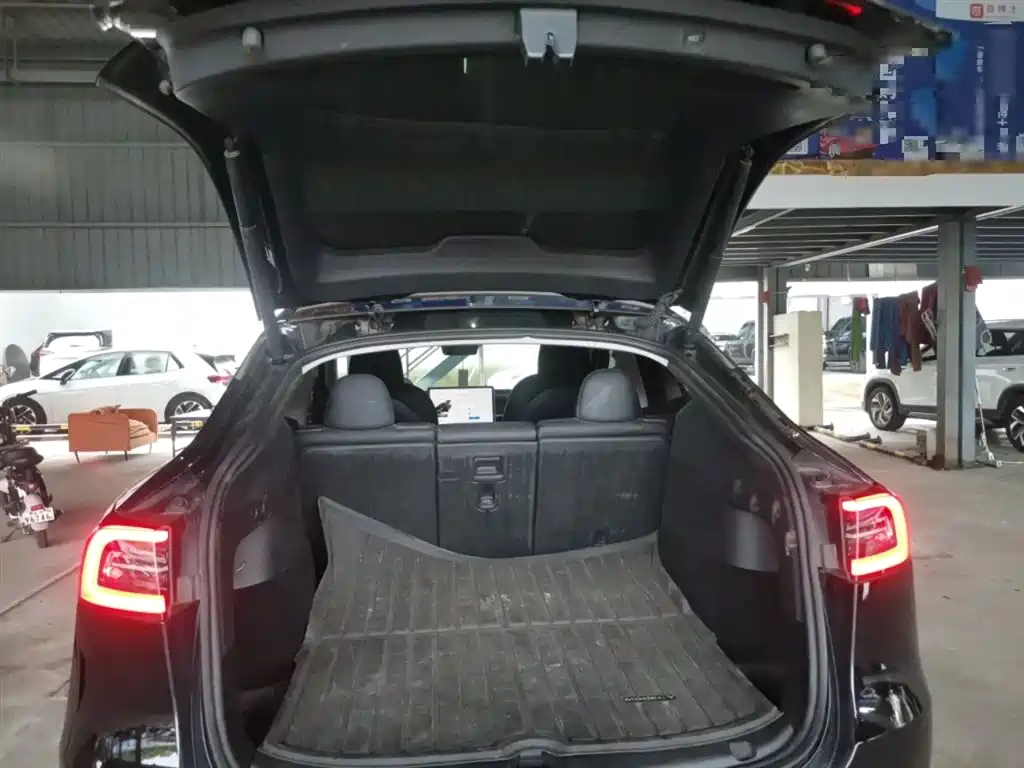 Tesla Model Y 2023 — фото 15