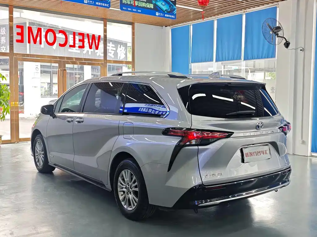 Toyota Sienna 2022 — фото 25