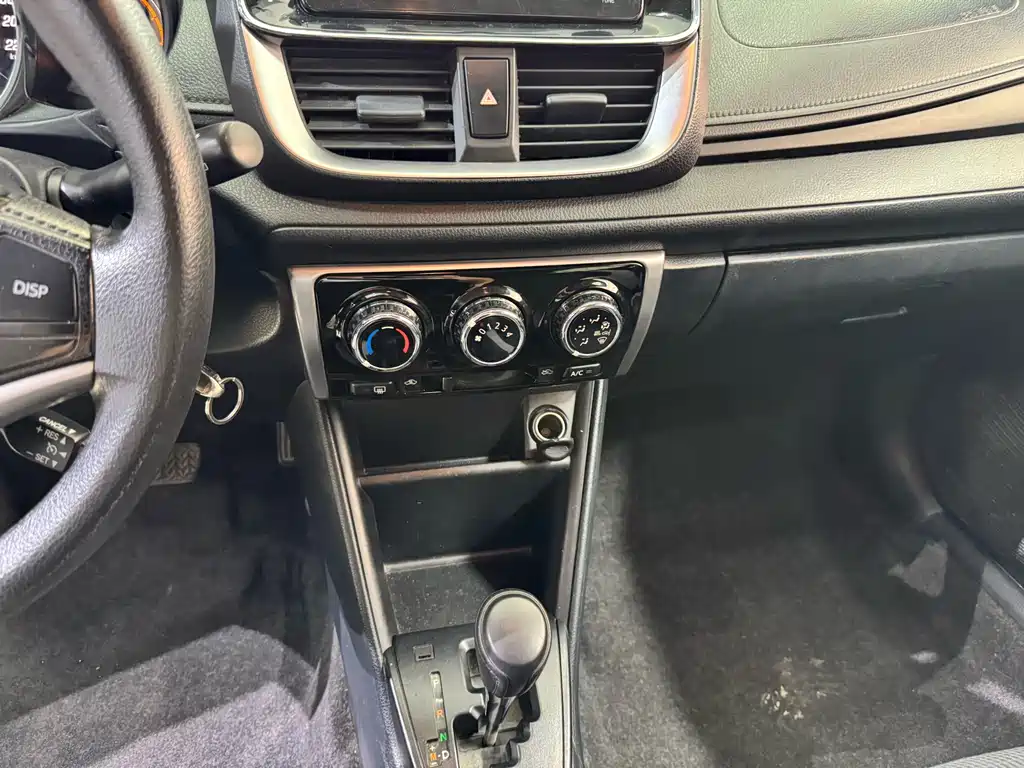 Toyota Yaris L 2022 — фото 12