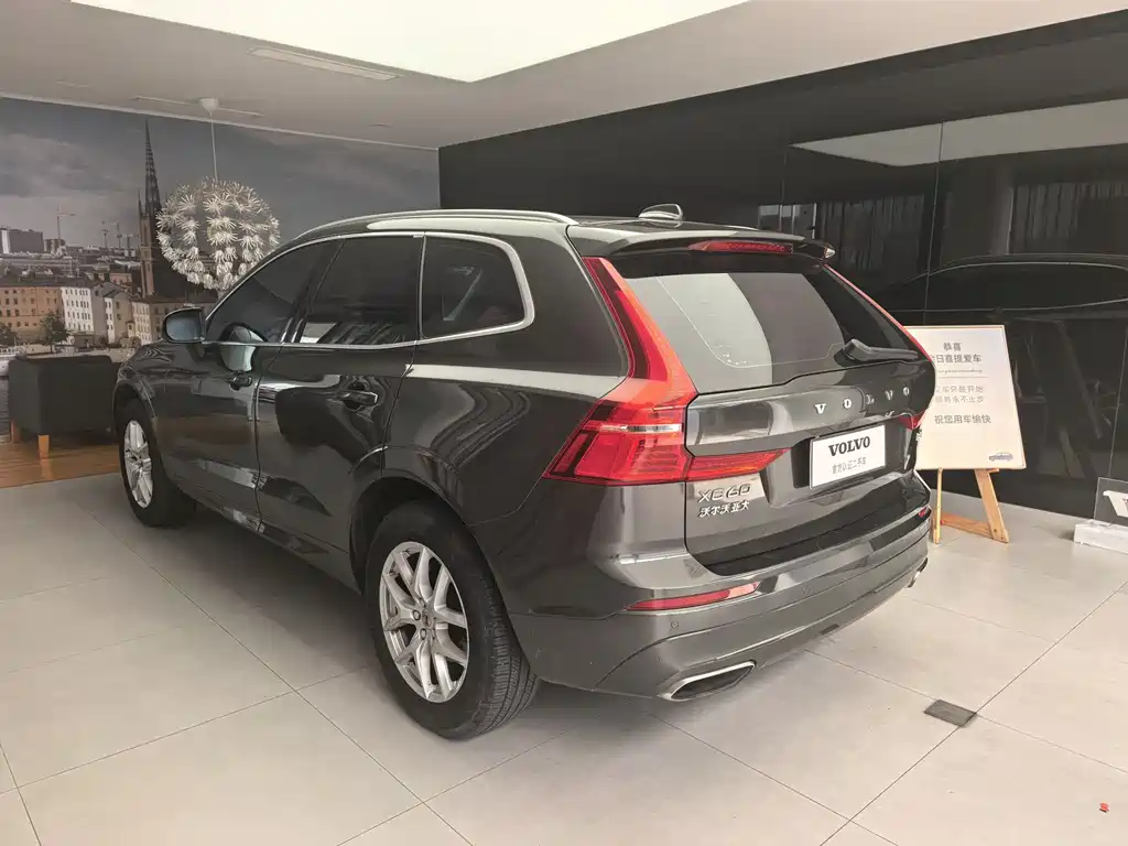Volvo XC60 2018 — фото 14
