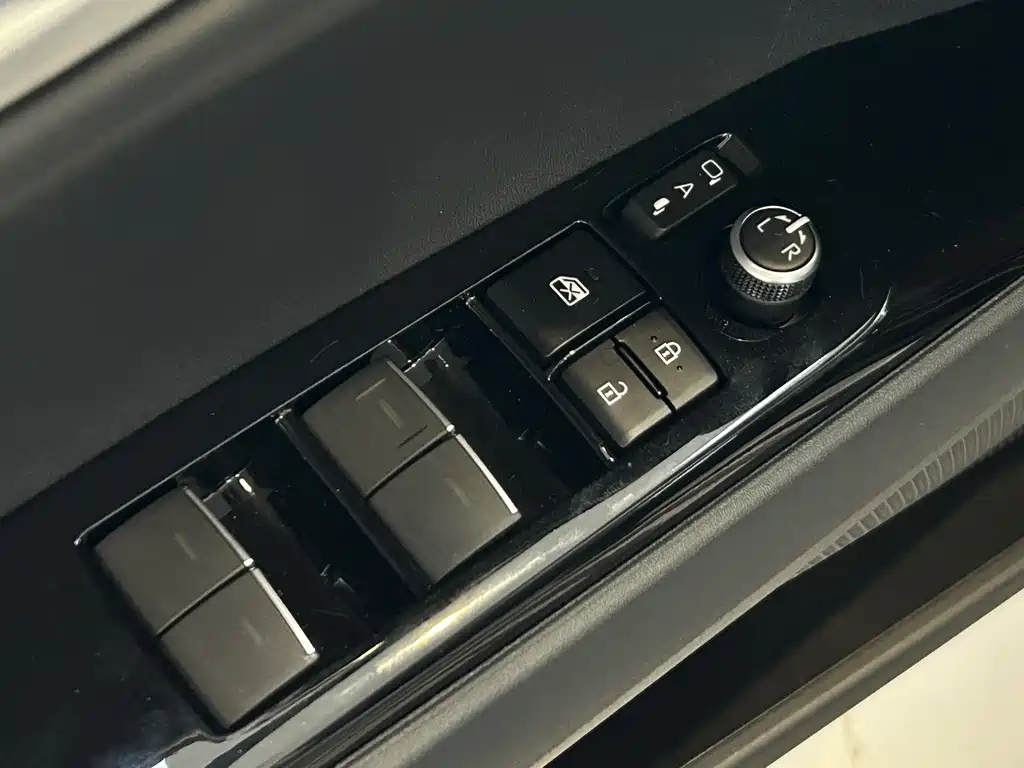 Toyota Camry 2024 — фото 10