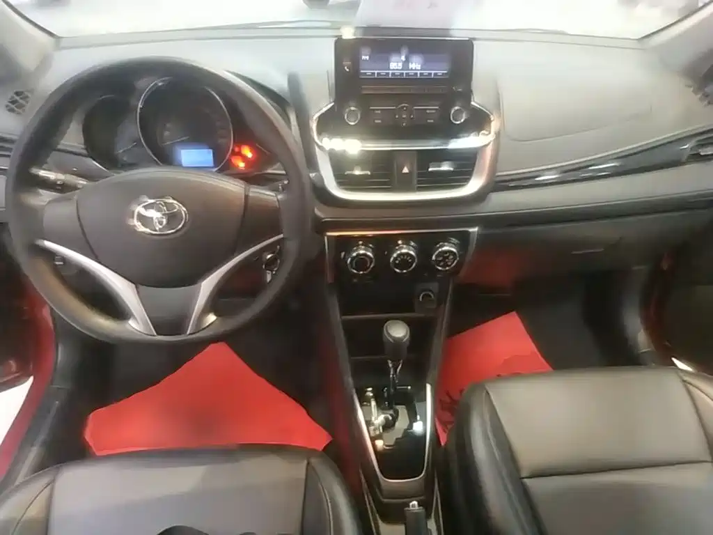 Toyota Yaris L 2020 — фото 10