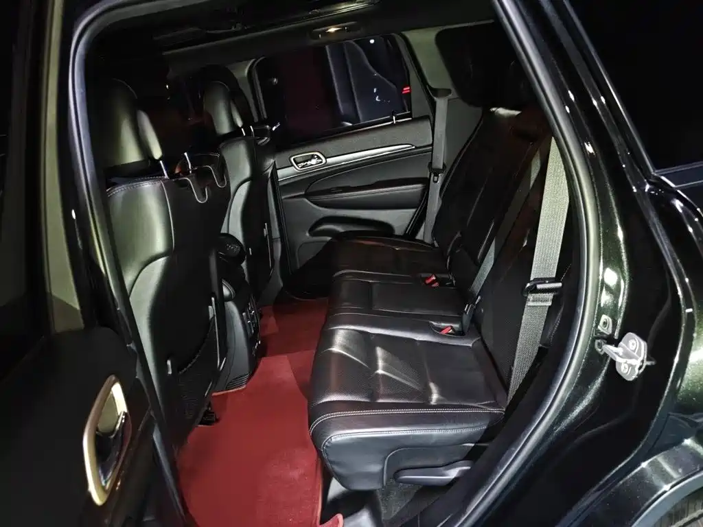 Jeep Grand Cherokee 2014 — фото 15