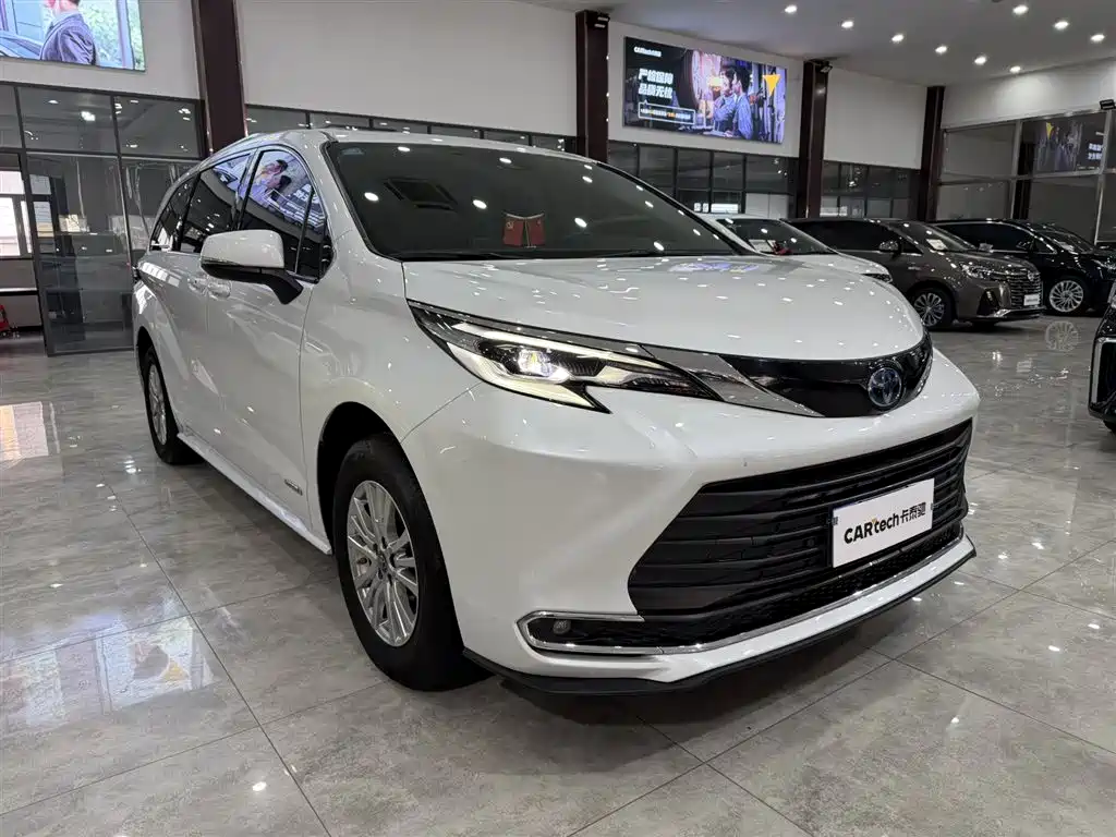 Toyota Sienna 2022 — фото 2