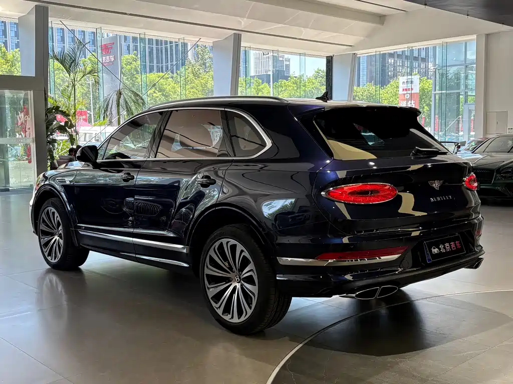 Bentley Bentayga 2022 — фото 23