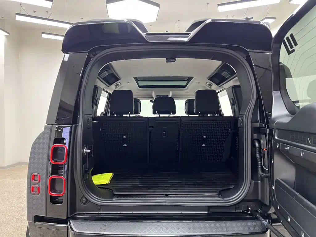 Land Rover Defender 2022 — фото 17