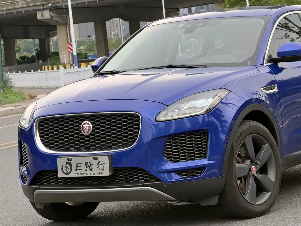 Jaguar E-PACE 2019 — фото 15
