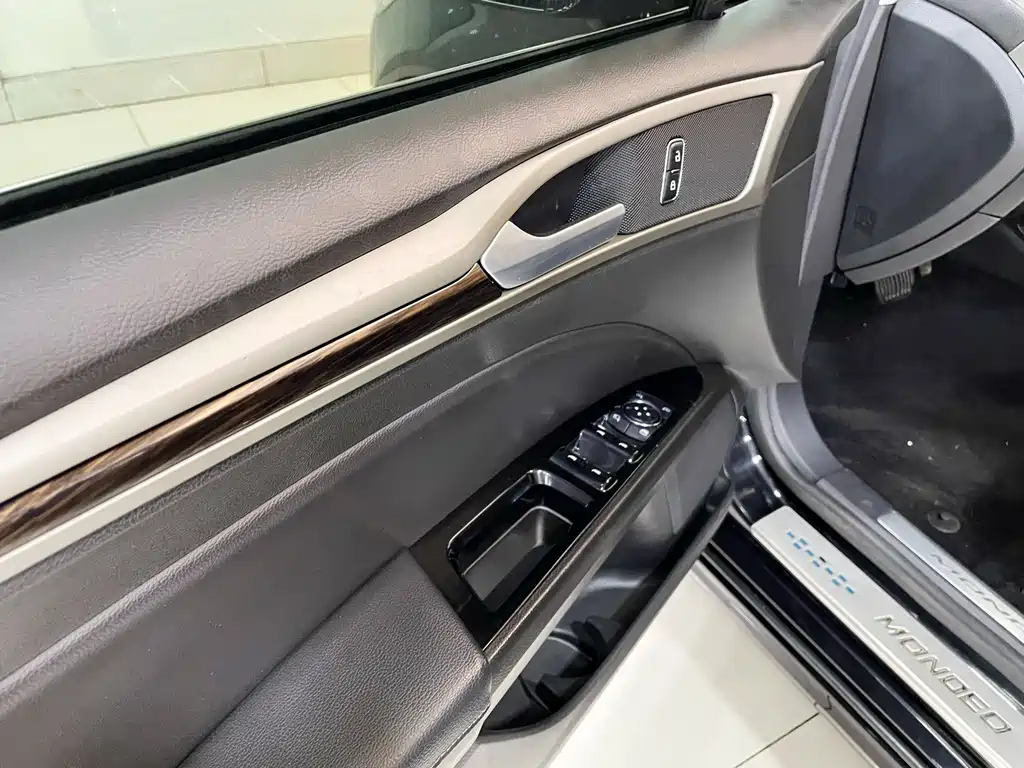 Ford Mondeo 2014 — фото 14