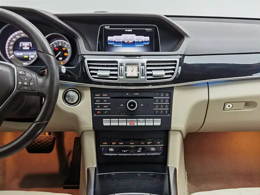 Mercedes-Benz E-Class 2016 — фото 12