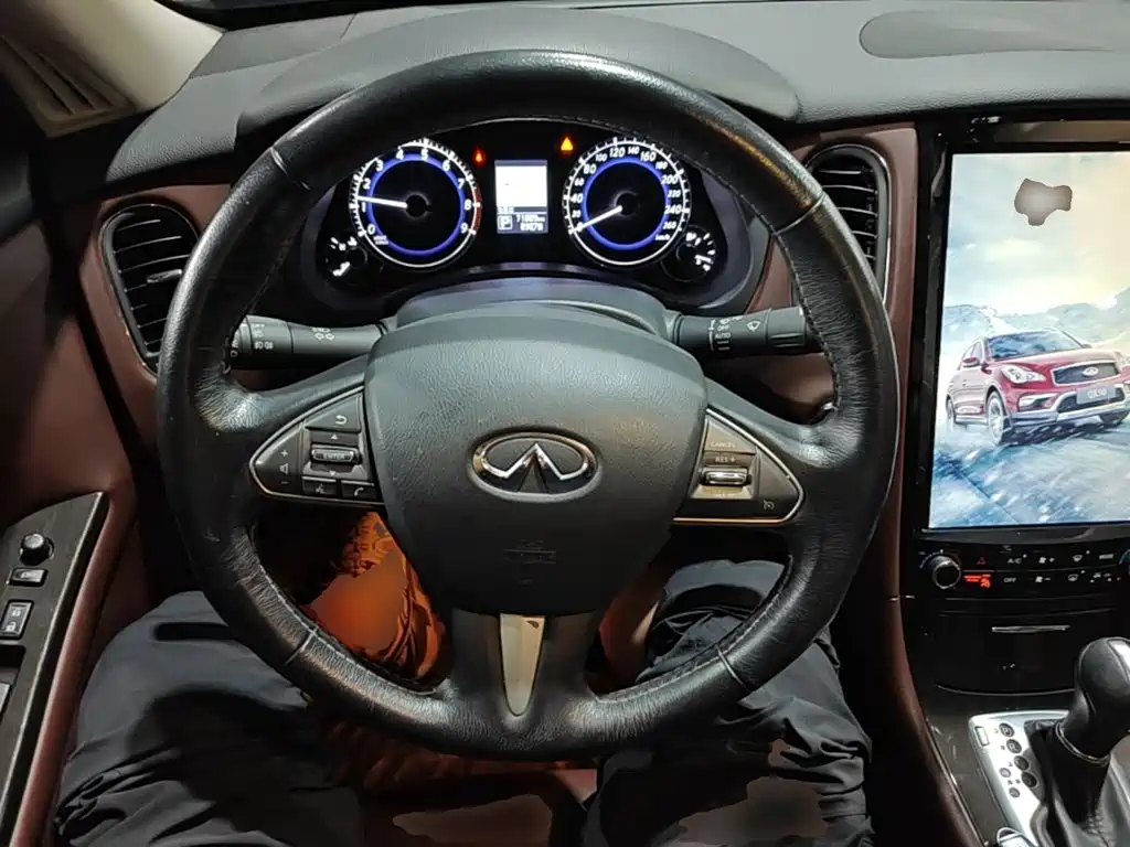 Infiniti QX50 2017 — фото 11