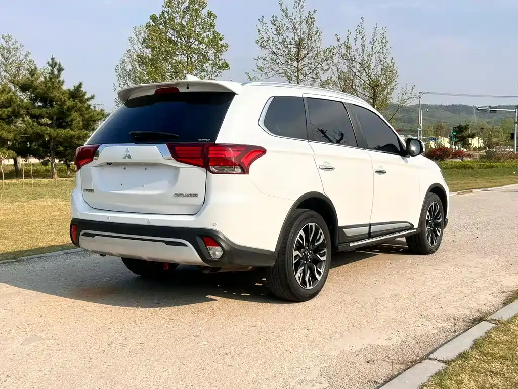 Mitsubishi Outlander 2020 — фото 7
