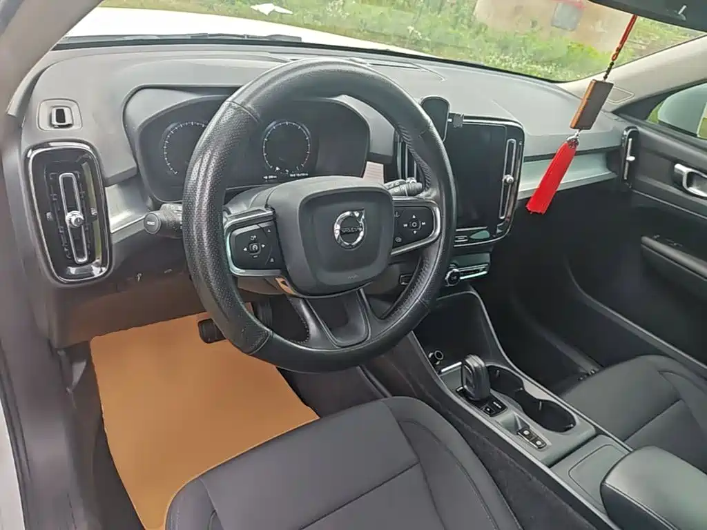 Volvo XC40 2021 — фото 11