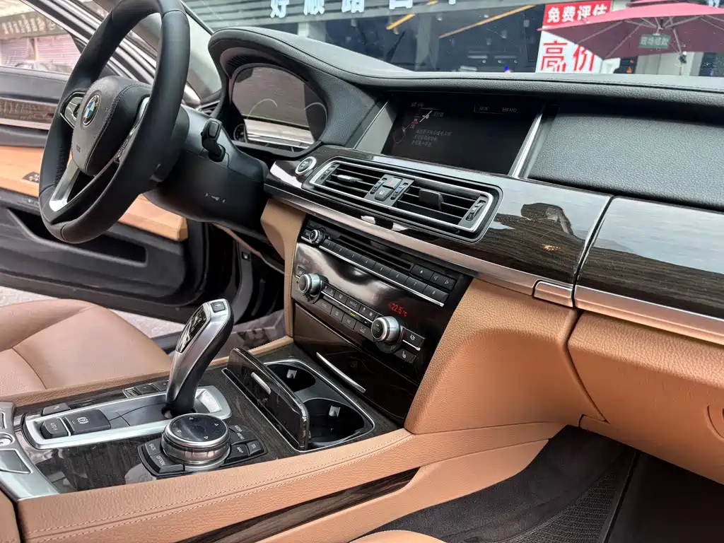 BMW 7 Series 2014 — фото 26