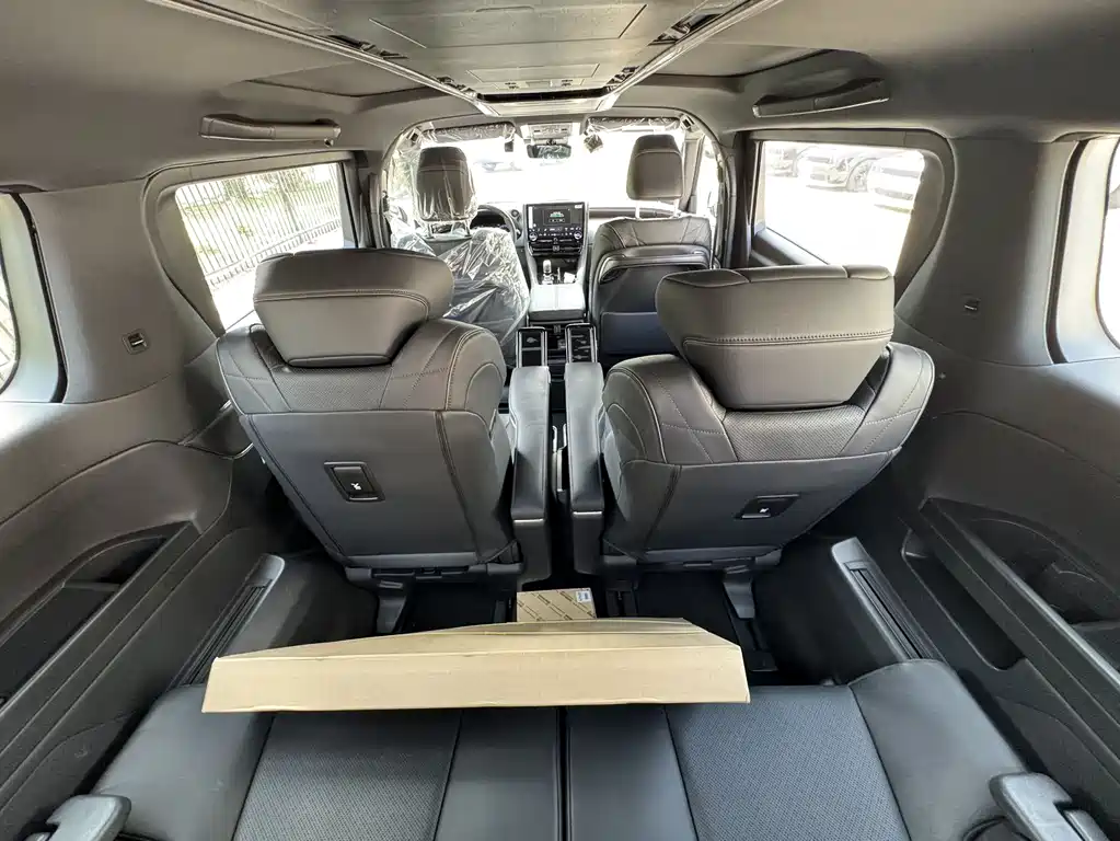 Toyota Alphard — фото 14