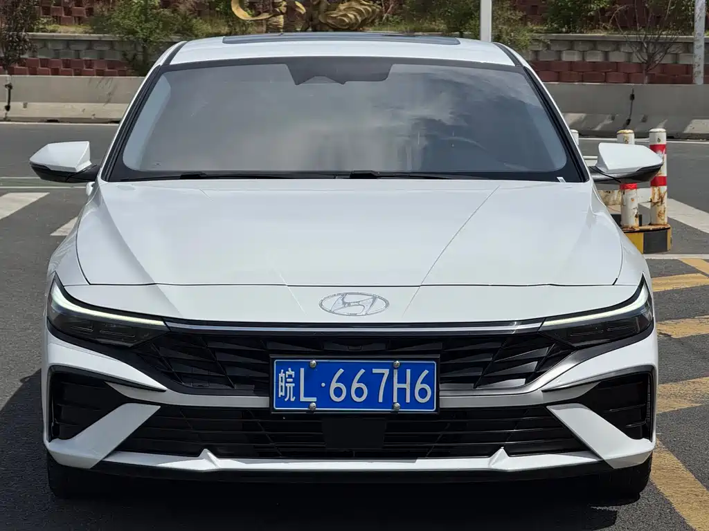 Hyundai Elantra 2023 — фото 2