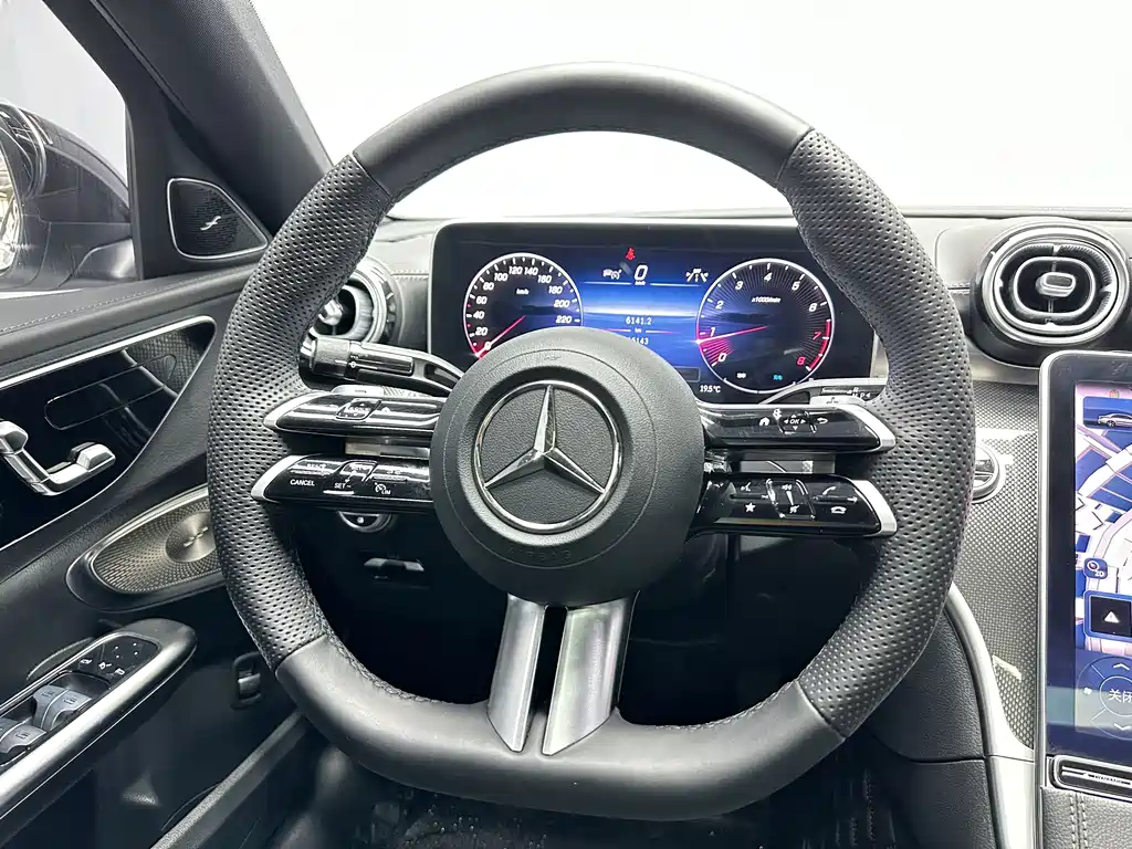 Mercedes-Benz C-Class 2024 — фото 8