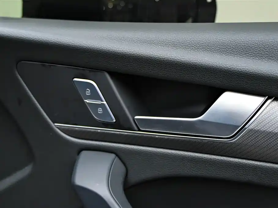 Audi Q5L 2023 — фото 29