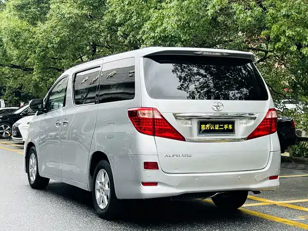 Toyota Alphard 2011