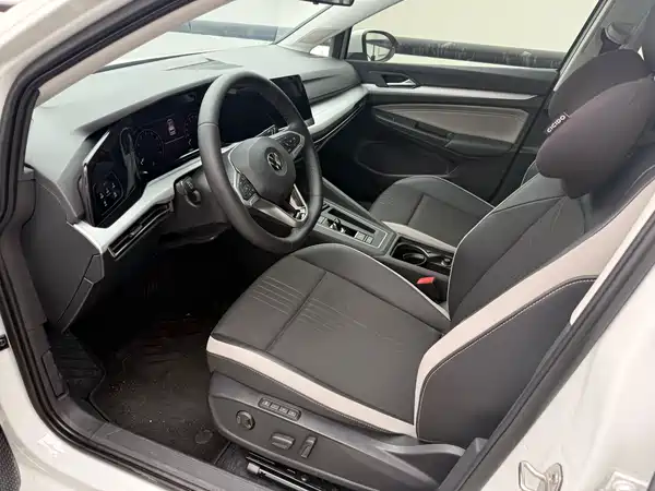 Volkswagen Golf 2024