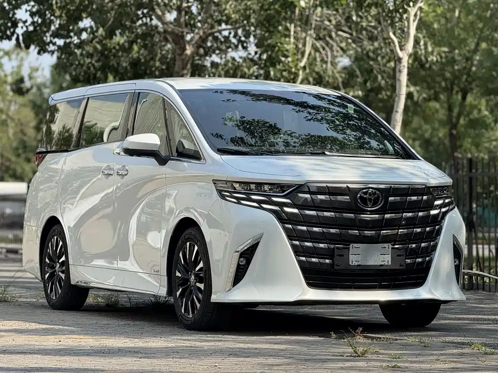 Toyota Alphard — фото 3