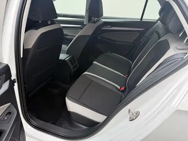 Volkswagen Golf 2024