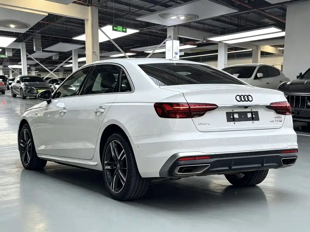 Audi A4L 2021 — фото 11