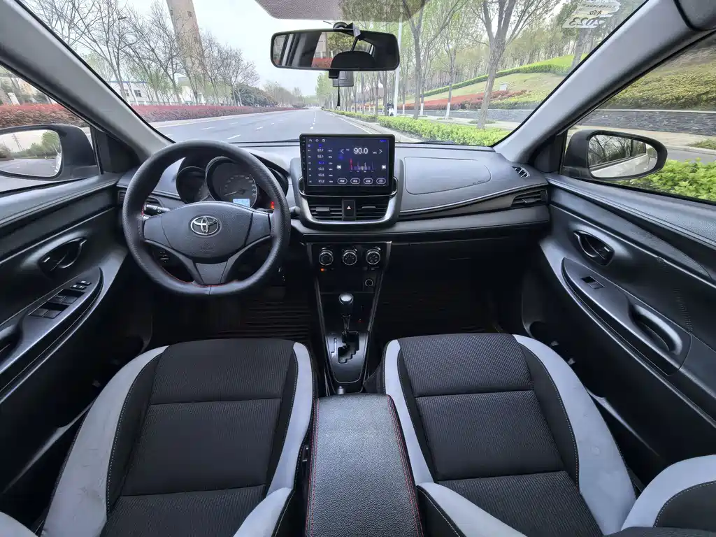 Toyota Yaris L 2021 — фото 11