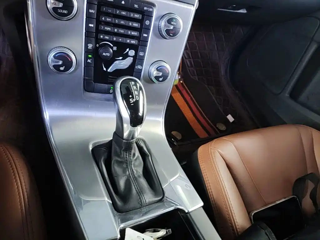 Volvo S60 2015 — фото 14