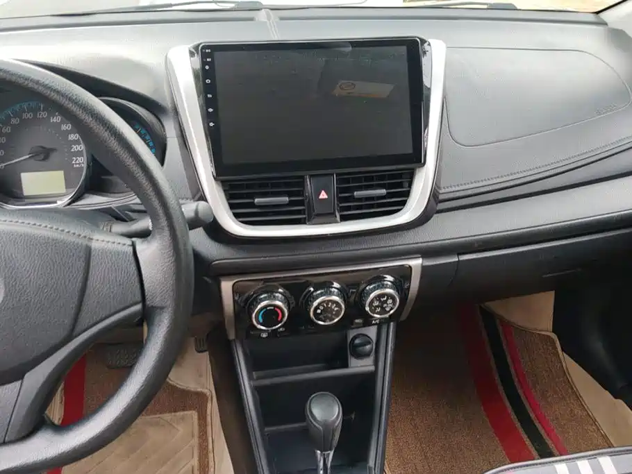 Toyota Yaris L 2018 — фото 13