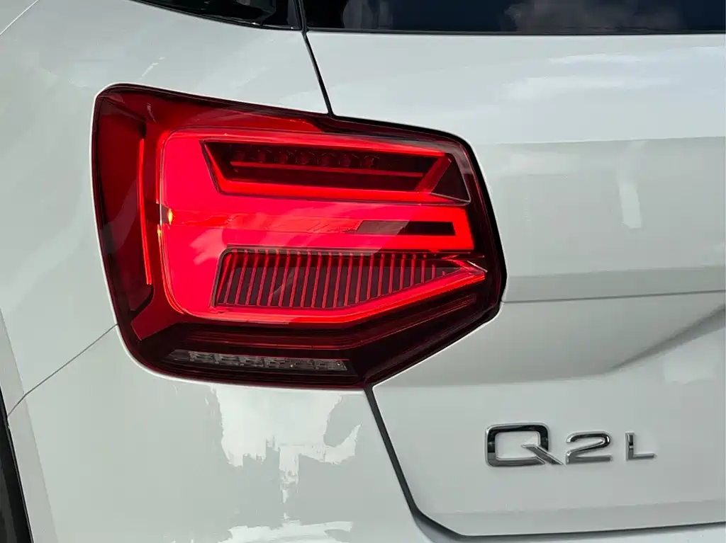 Audi Q2L 2020 — фото 17