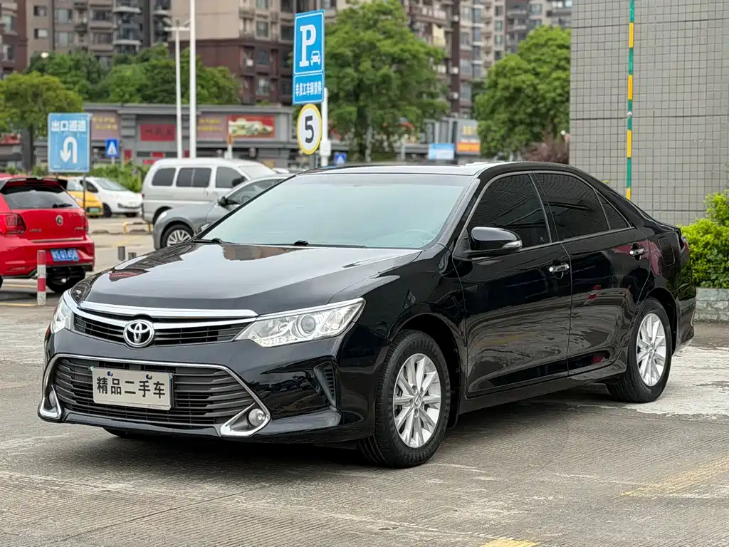 Toyota Camry 2016 — фото 1