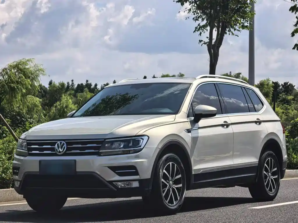 Volkswagen Tiguan L 2017 — фото 2