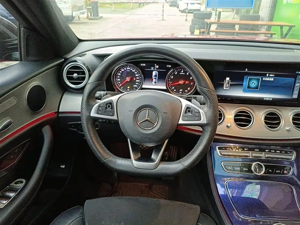 Mercedes-Benz E-Class 2018 — фото 11