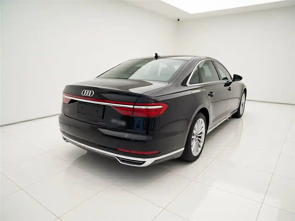 Audi A8 2021 — фото 5