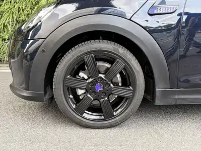 MINI MINI 2023