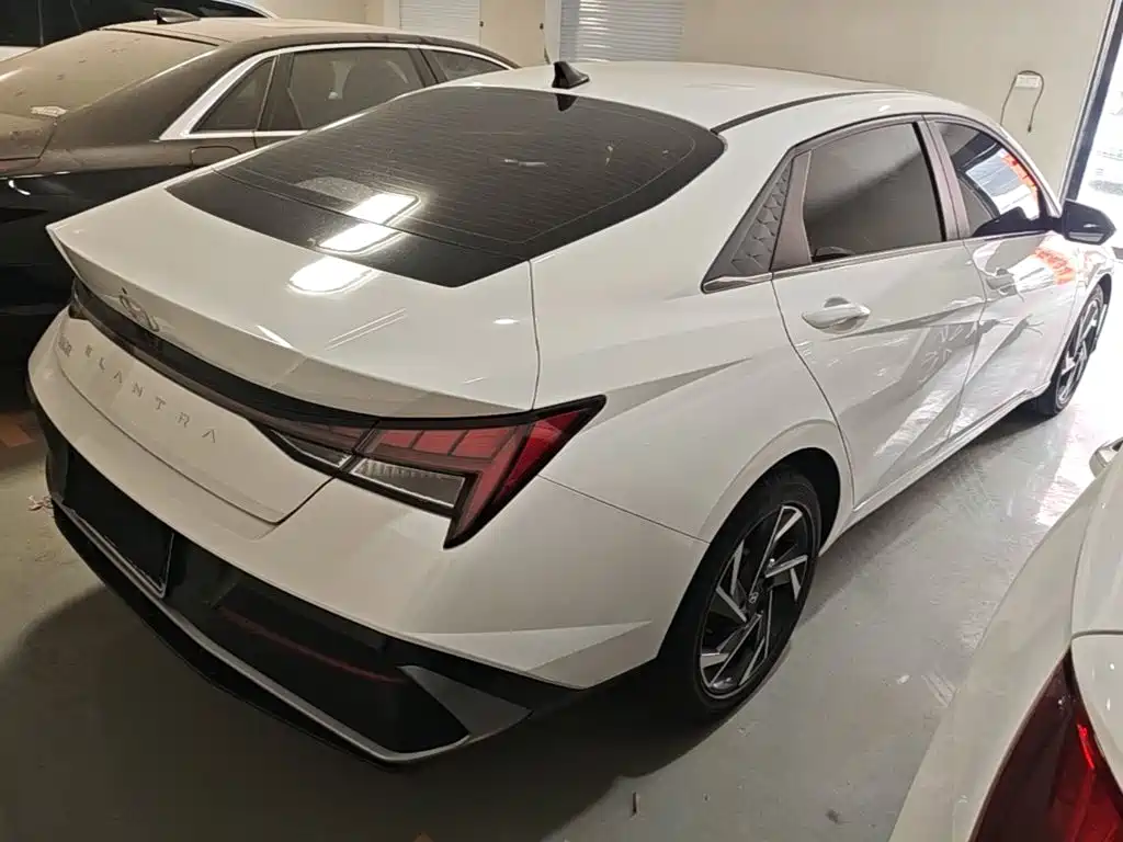 Hyundai Elantra 2024