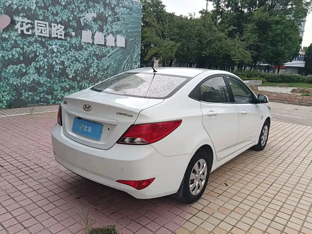 Hyundai Accent 2014 — фото 14