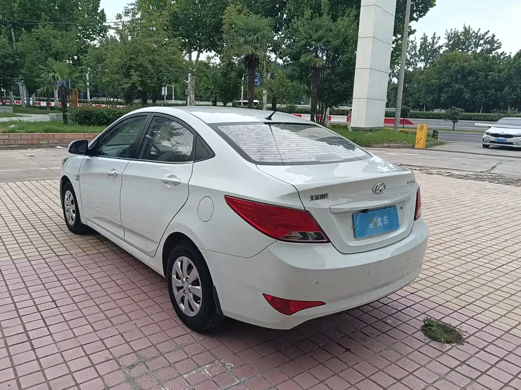Hyundai Accent 2014 — фото 16