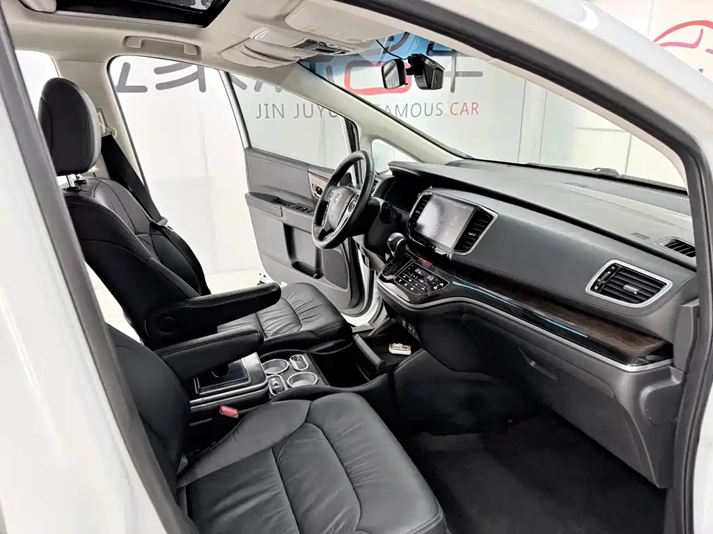 Honda Odyssey 2017 — фото 16