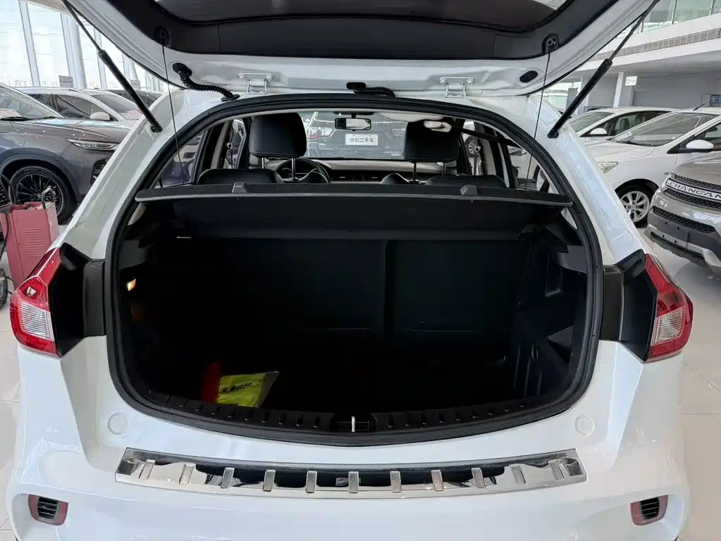 Geely Vision X3 2019 — фото 14