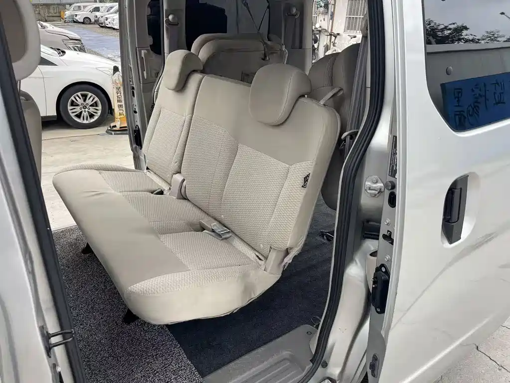 Nissan NV200 2015 — фото 8