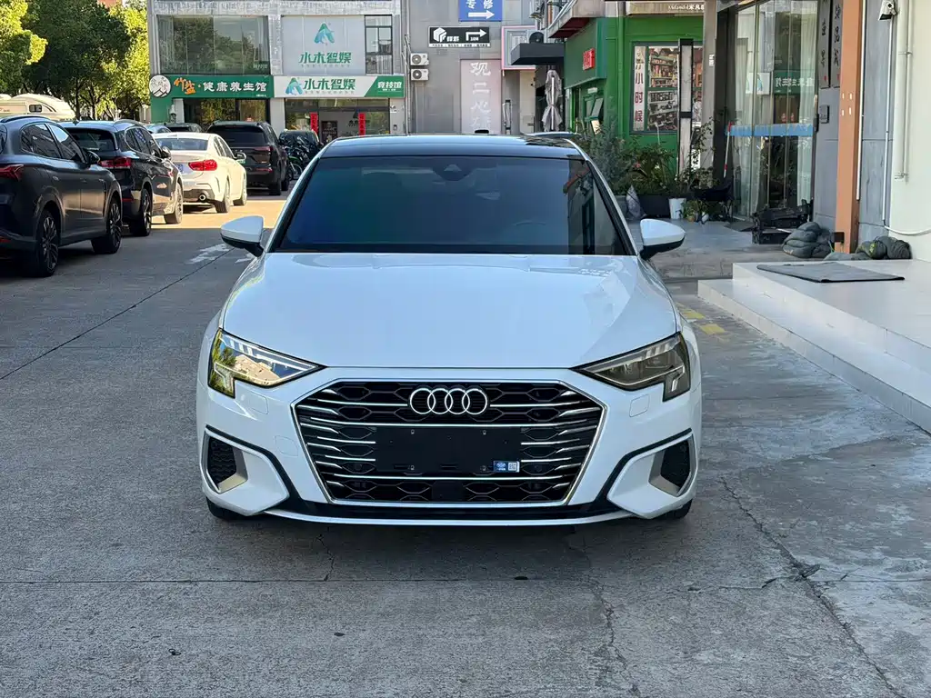 Audi A3 2023 — фото 2