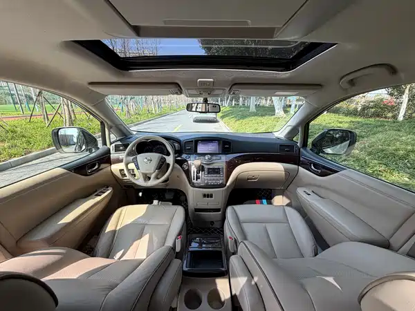 Nissan Quest 2015
