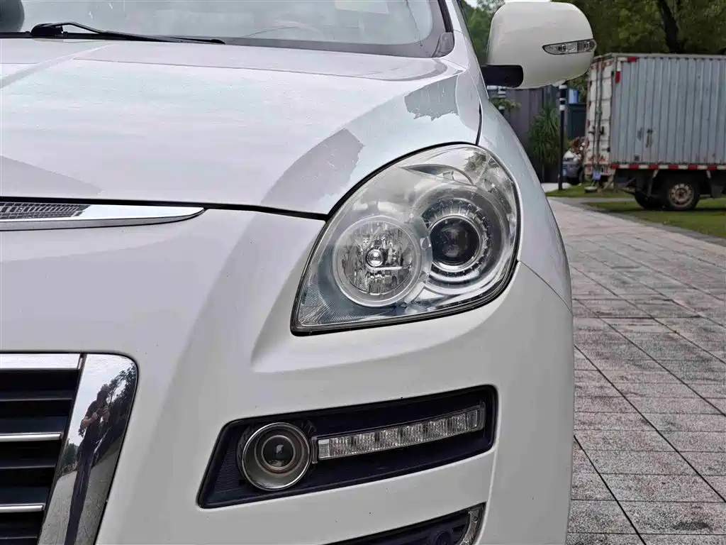 Luxgen Big 7 SUV 2012 — фото 4