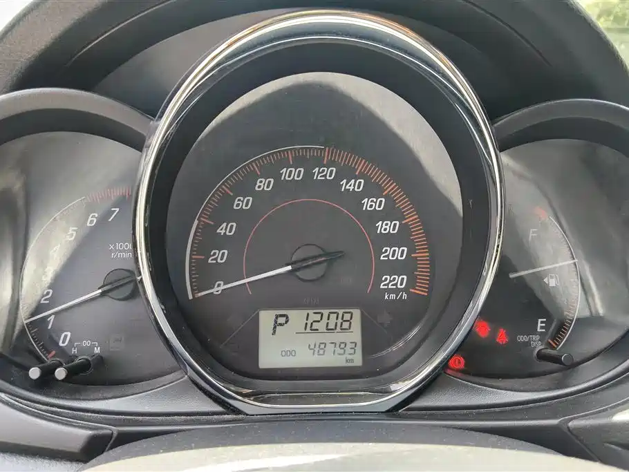 Toyota Yaris L 2020 — фото 13