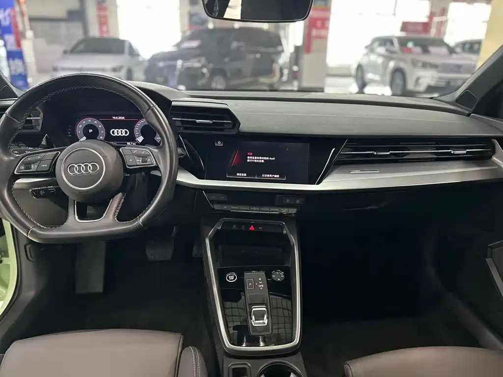 Audi A3 2023 — фото 9
