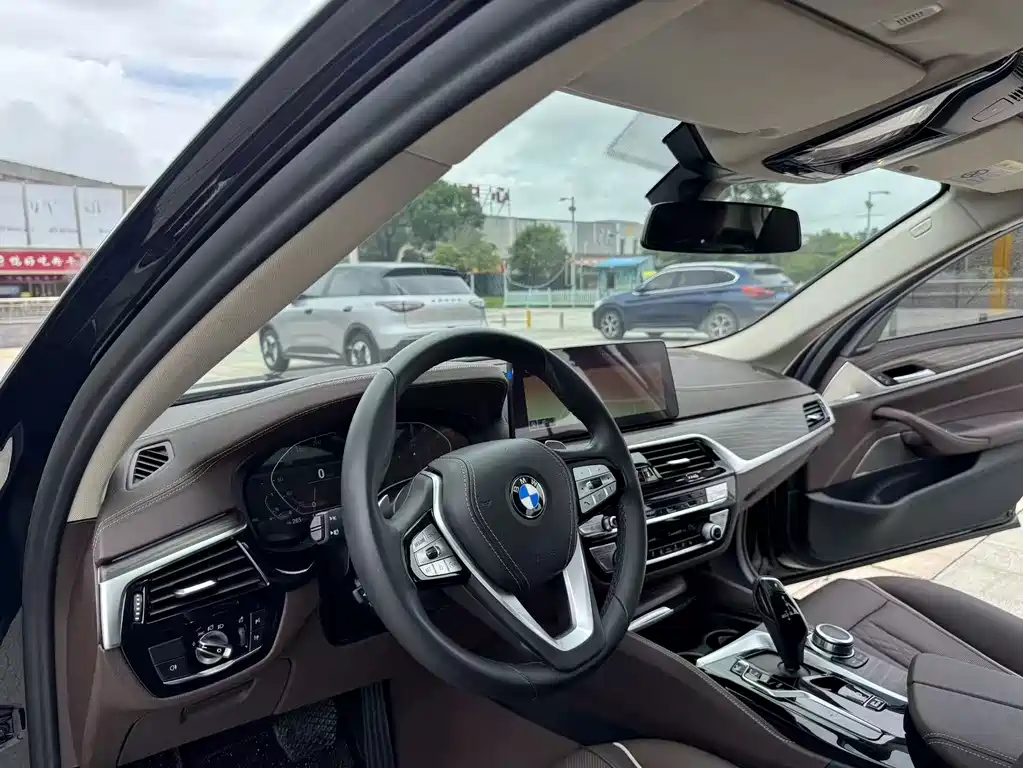 BMW 5 Series 2022 — фото 12