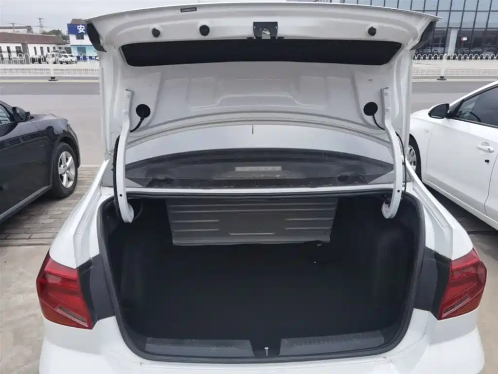 Volkswagen Jetta 2019 — фото 19